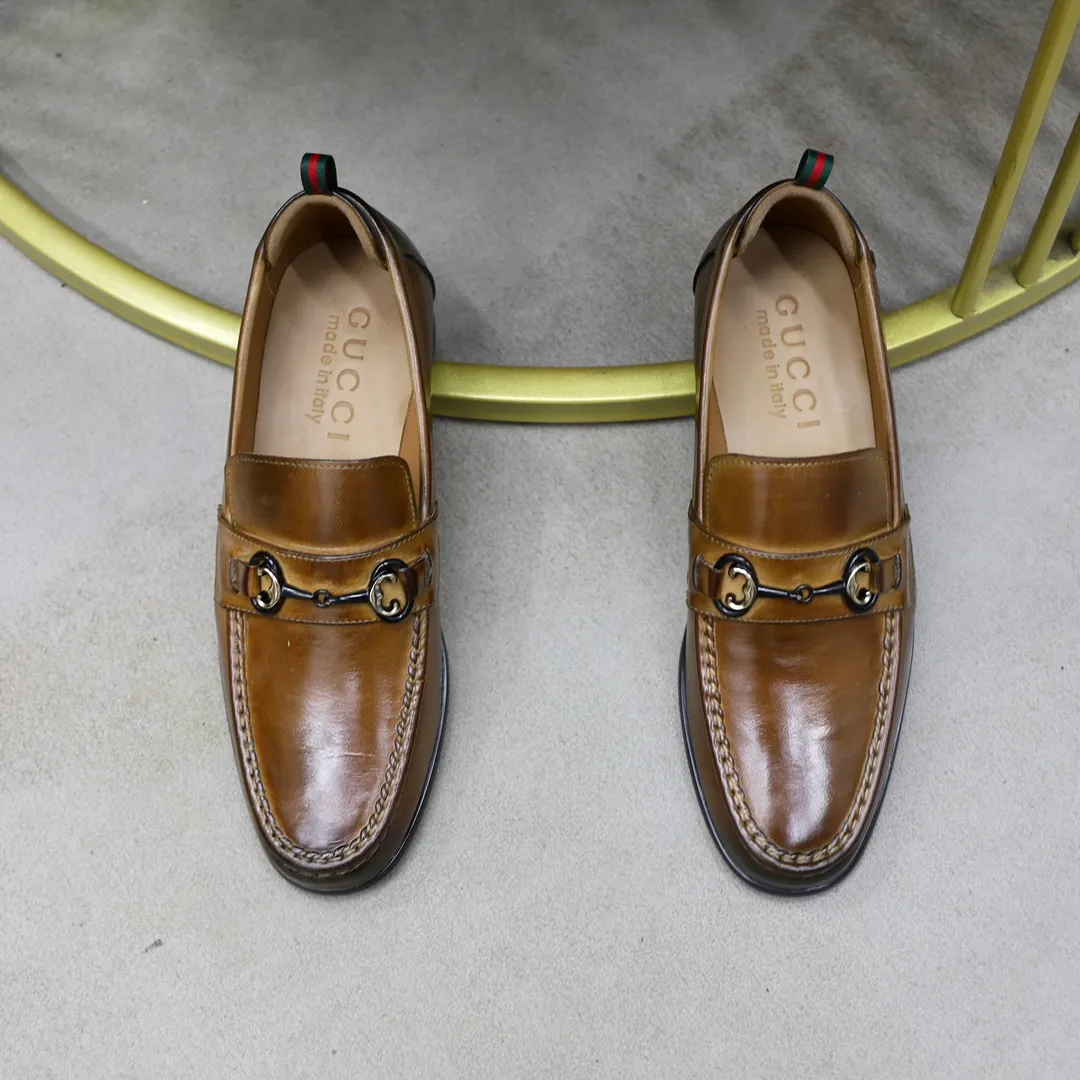 Men's shoes: 250🙅‍♂️🙅‍♂️🙅‍♂️Niuli Brand: GUCCI Size: 38-44 (45 can be customized) Level: Counter classic Material: Original soft cowhide upper Comfortable cowhide lining Original lightweight outsole Style category: Business casual footwear Driving leather shoes Color: Actual picture color